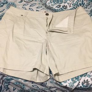 Plus-size khaki shorts